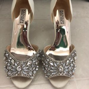 Badgley Mischka ivory satin shoes
